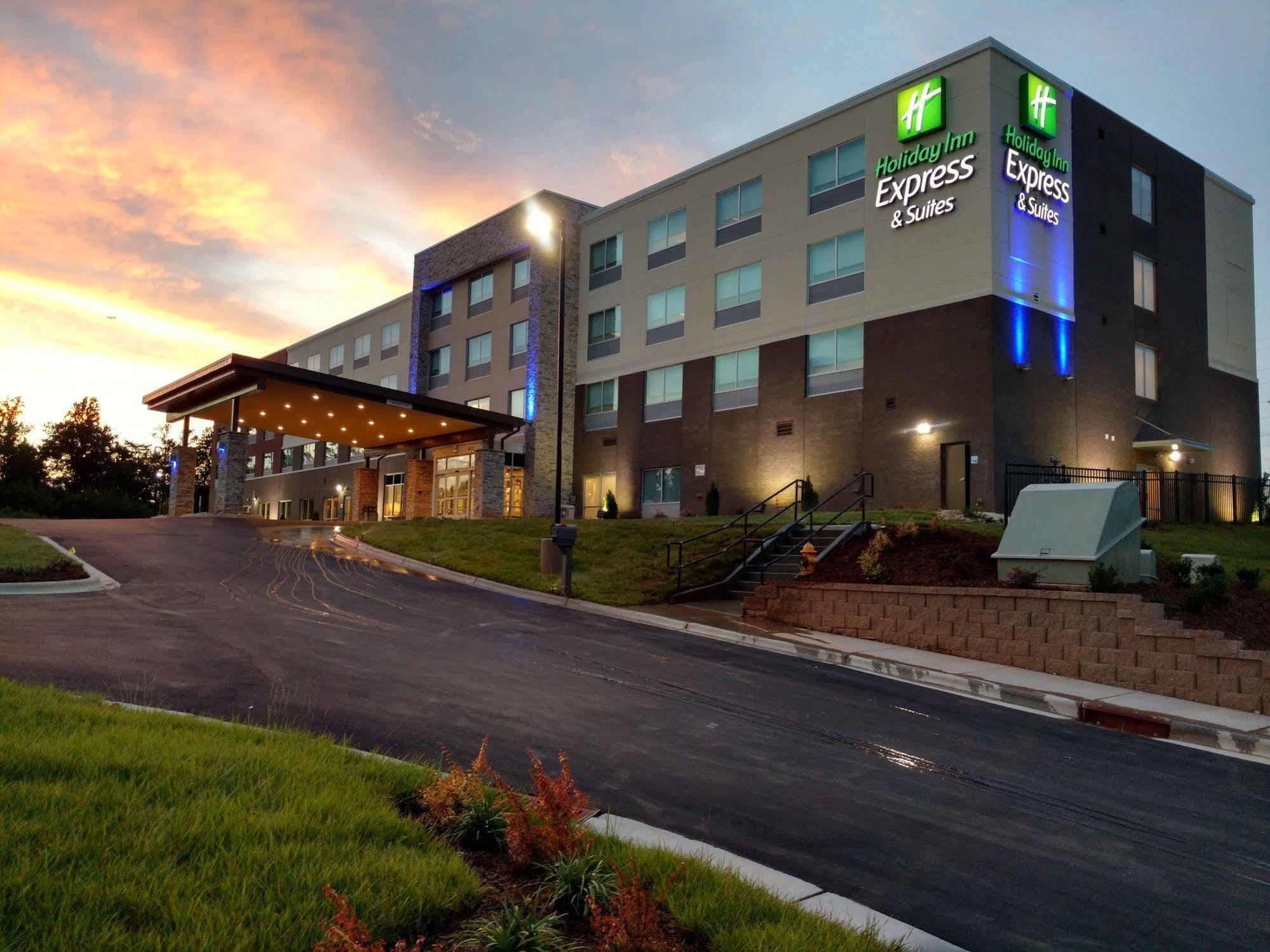 Holiday Inn Express & Suites - Charlotte Ne - University Area, An Ihg Hotel Eksteriør billede