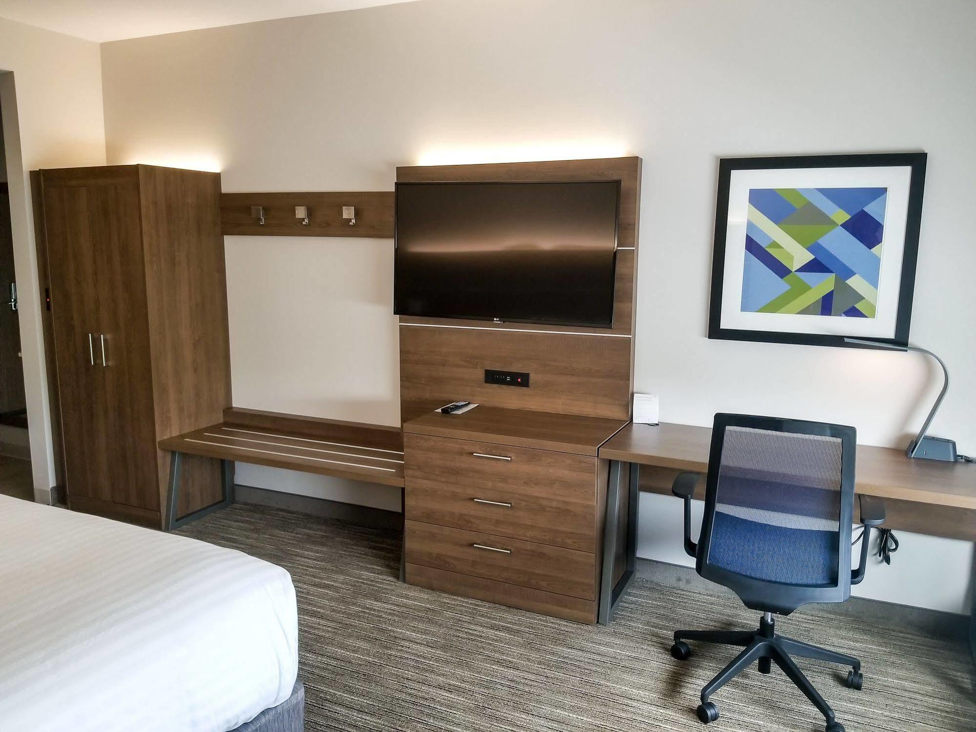 Holiday Inn Express & Suites - Charlotte Ne - University Area, An Ihg Hotel Eksteriør billede