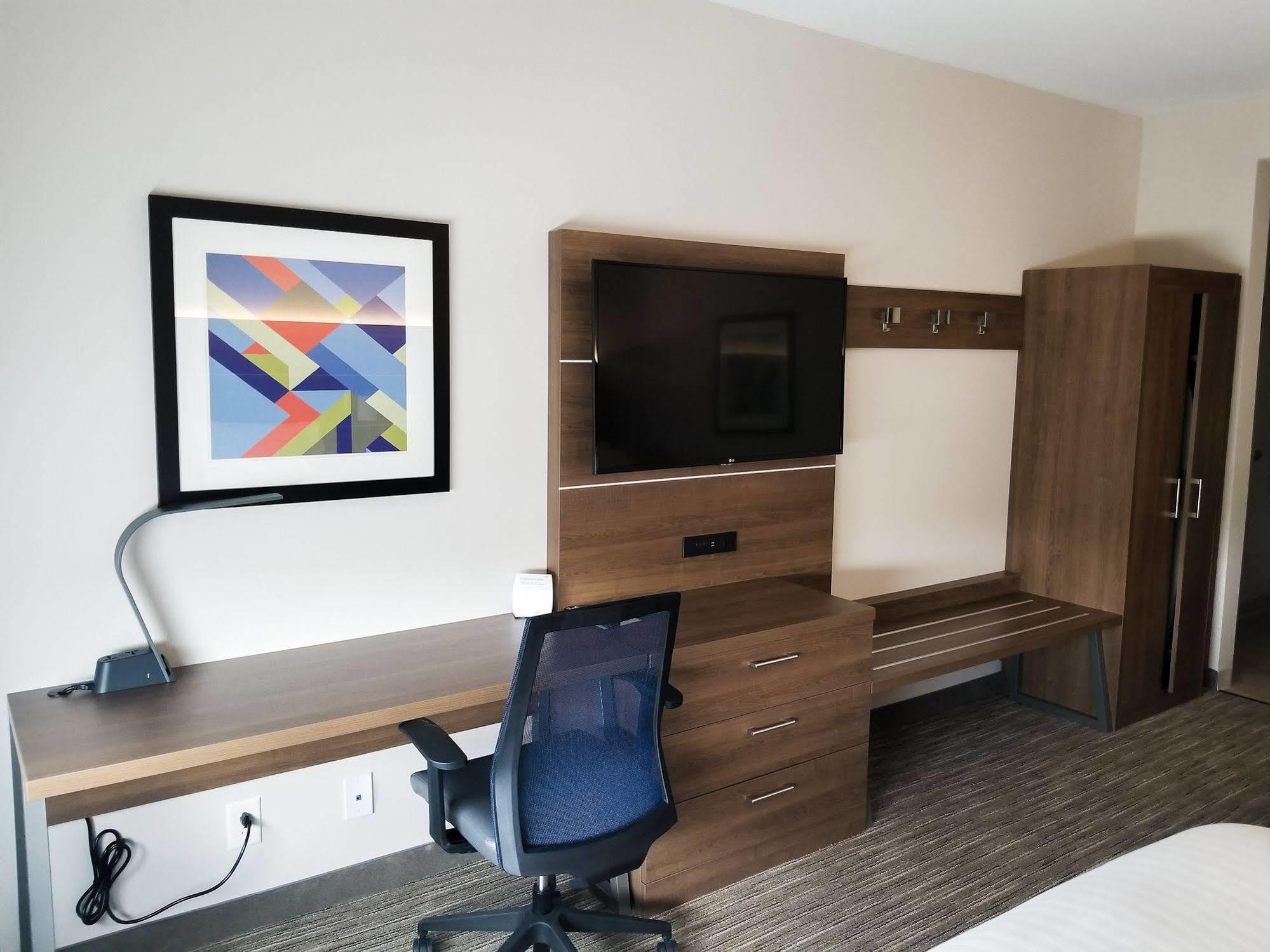 Holiday Inn Express & Suites - Charlotte Ne - University Area, An Ihg Hotel Eksteriør billede