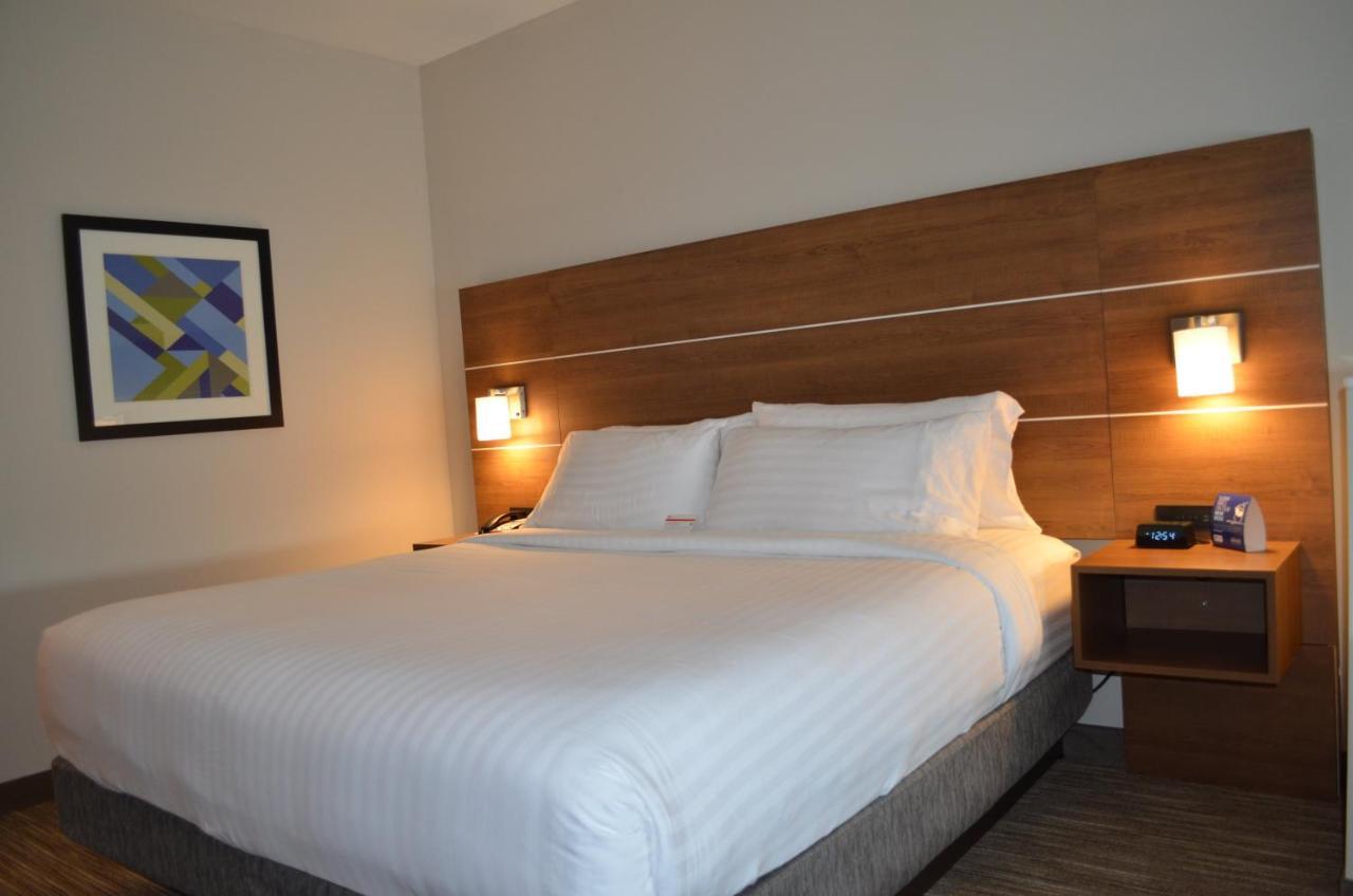 Holiday Inn Express & Suites - Charlotte Ne - University Area, An Ihg Hotel Eksteriør billede